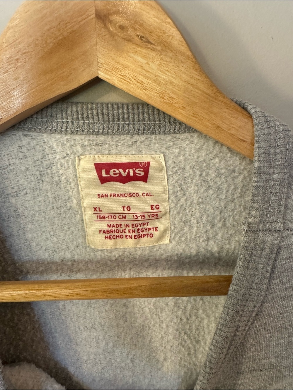 Levi’s Kids XL Grey Logo Crewneck Sweatshirt Fits Women’s Small Youth 13-15 - Picture 5 of 8
